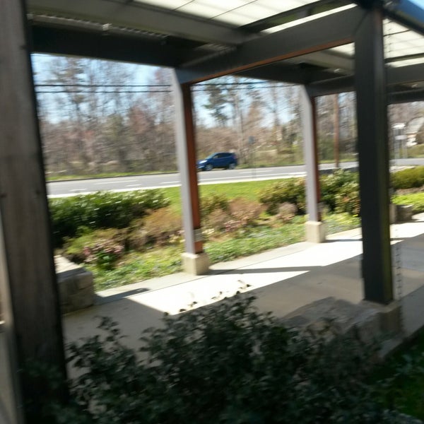 Shelter Rock Public Library Library in Albertson