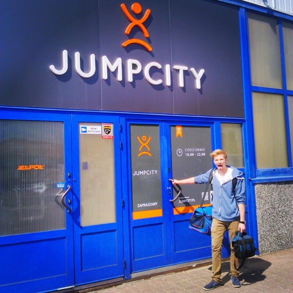 รูปภาพถ่ายที่ JumpCity โดย Piotrek M. เมื่อ 5/7/2014