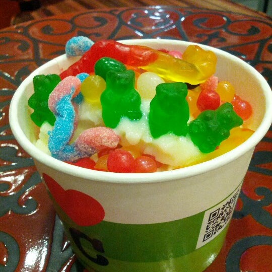 รูปภาพถ่ายที่ Fresh Cup Frozen Yogurt โดย Amanda K. เมื่อ 2/1/2013