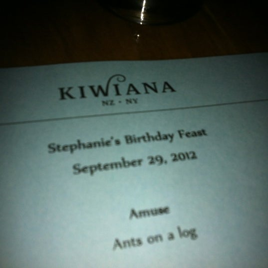 รูปภาพถ่ายที่ Kiwiana โดย May K. เมื่อ 9/30/2012