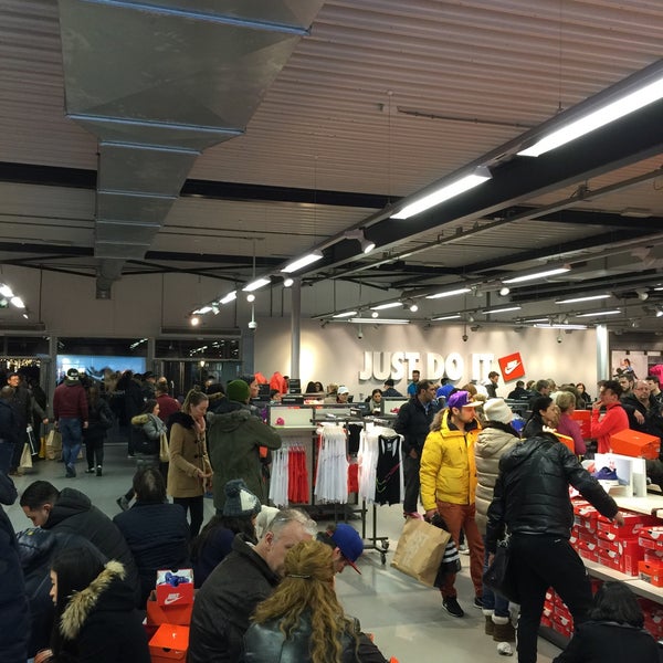 nike factory store calgary