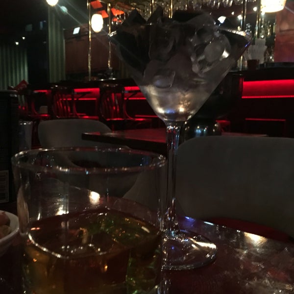 รูปภาพถ่ายที่ Irish Pub Bar &amp; Lounge โดย DÜNDAR เมื่อ 10/30/2016