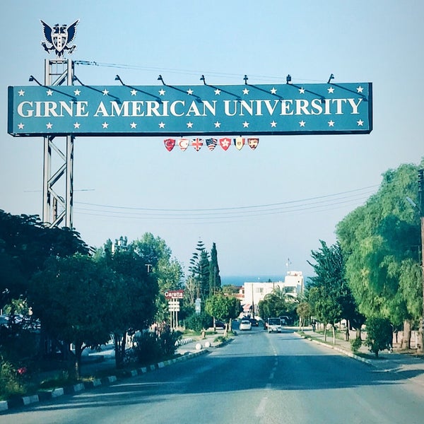 รูปภาพถ่ายที่ Girne American University โดย Emre O. เมื่อ 11/12/2019