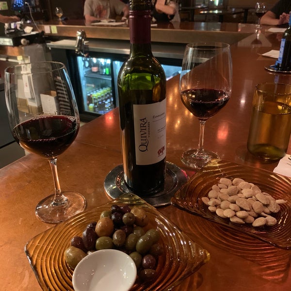 Снимок сделан в Savvy Cellar Wine Bar &amp; Wine Shop пользователем Kate L. 7/26/2019