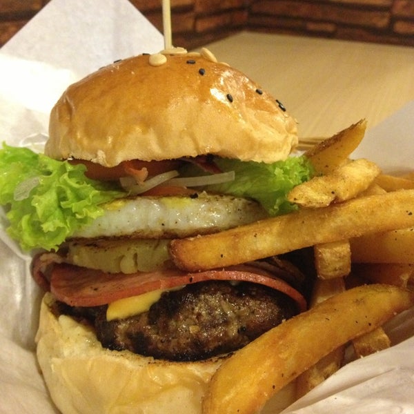 Photo taken at Burger Junkyard by Michelle O. on 7/26/2013