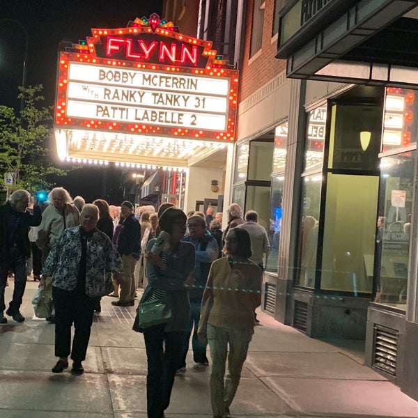 Foto tirada no(a) Flynn Center for the Performing Arts por Adam S. em 6/1/2019