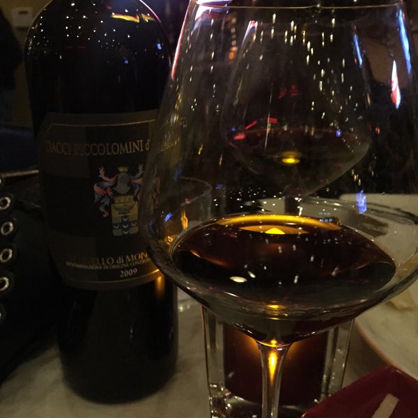 Foto tirada no(a) Ferraro&#39;s Italian Restaurant &amp; Wine Bar por Lisacnaz em 1/19/2015