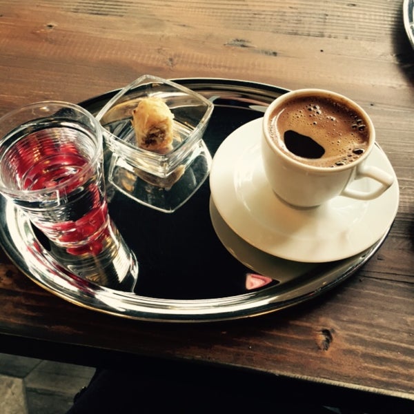 รูปภาพถ่ายที่ Craft Espresso โดย Gönül A. เมื่อ 12/9/2015