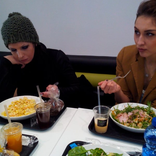 2/12/2014에 Jourdan O.님이 Eat Salad에서 찍은 사진