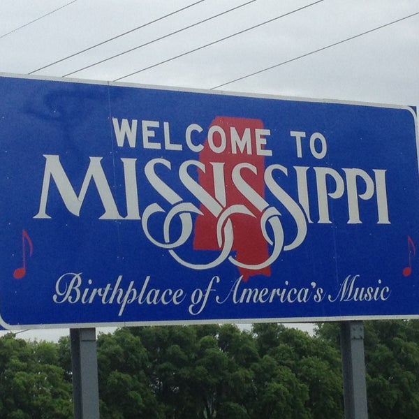 What is the distance between Arkansas and the Mississippi state line?