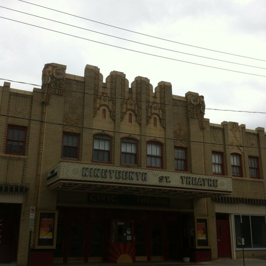 รูปภาพถ่ายที่ Civic Theatre of Allentown โดย Angela M. เมื่อ 10/14/2012