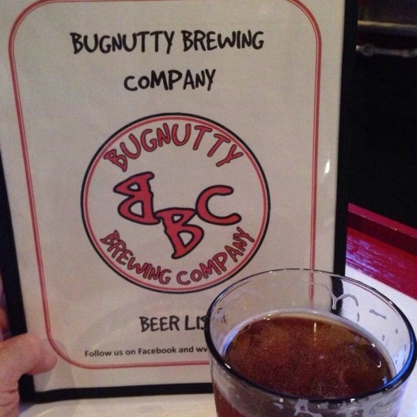 Foto tomada en Bugnutty Brewing Company  por Rick A. el 11/28/2013