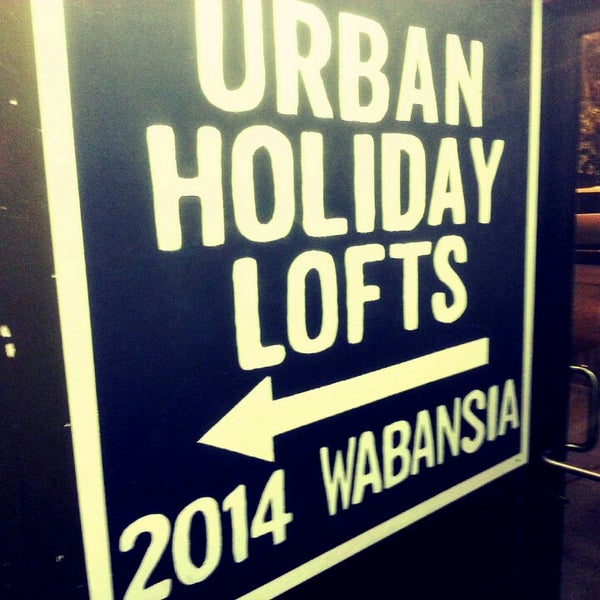 รูปภาพถ่ายที่ Urban Holiday Lofts โดย Jeremy B. เมื่อ 10/4/2012