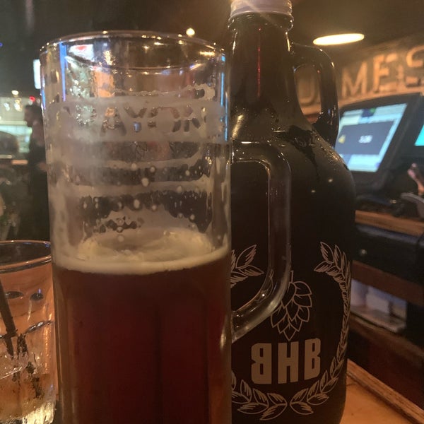 Foto scattata a BrickHouse Brewery &amp; Restaurant da Carolyn 🎗☘ il 6/8/2019