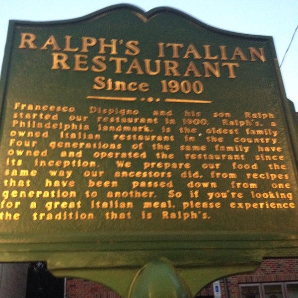 รูปภาพถ่ายที่ Rotten Ralph&#39;s โดย Michael J. เมื่อ 10/1/2013