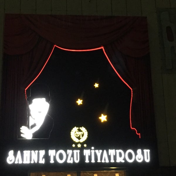 Photo taken at Sahne Tozu Tiyatrosu Fehmi İşgören Sahnesi by Emine Ç. on 1/18/2017