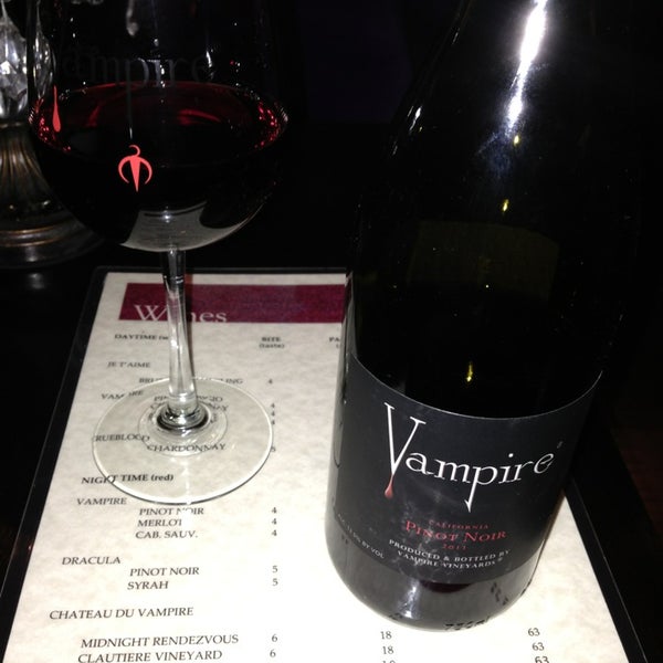 Photo prise au Vampire Lounge &amp; Tasting Room par Andy M. le4/24/2013