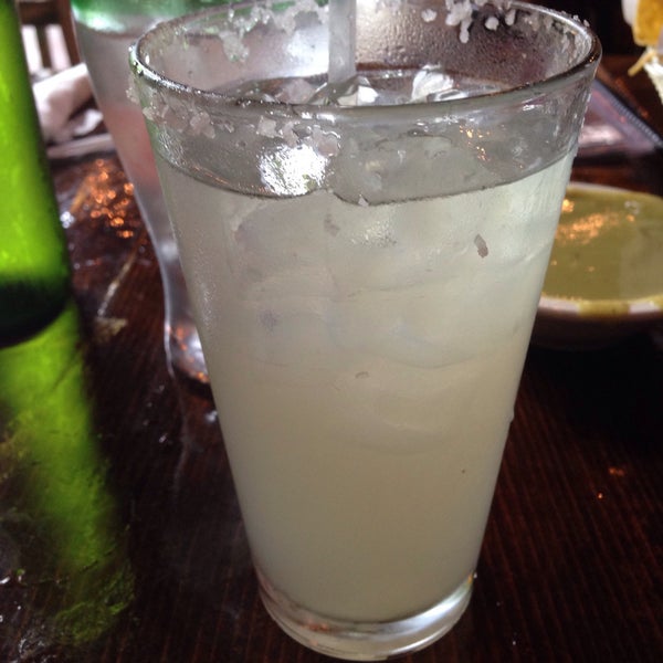 Снимок сделан в Mezcalito&#39;s Cocina &amp; Tequila Bar пользователем Connie D. 6/20/2015