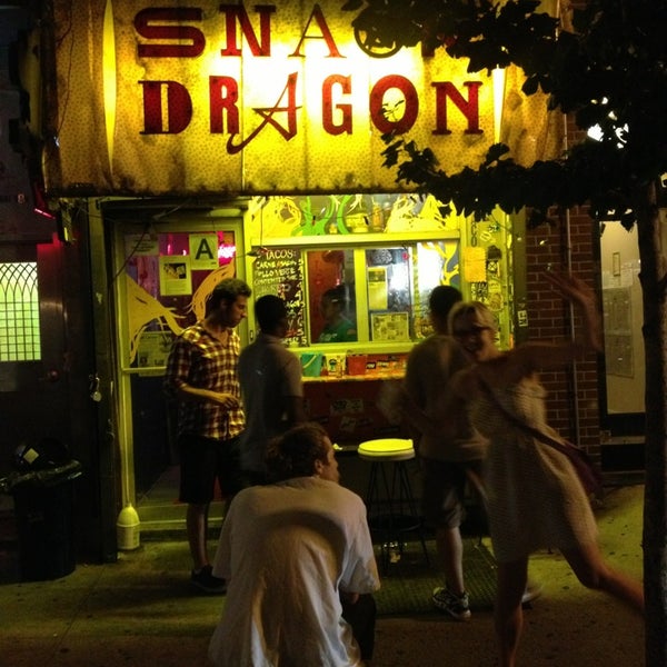 Foto tirada no(a) Snack Dragon por Joshua M. em 7/6/2013
