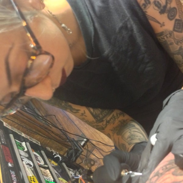 8/7/2013にJoshua M.がThree Kings Tattoo Parlorで撮った写真