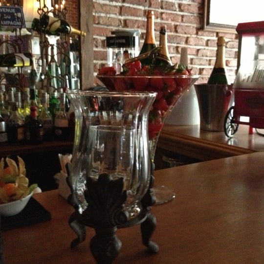 11/7/2012 tarihinde fernanda m.ziyaretçi tarafından Charleston Bubble Lounge'de çekilen fotoğraf