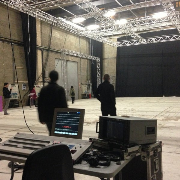 Les studio. Радиостудия стильная. Комната звукорежиссера. Les studio. Les studio.