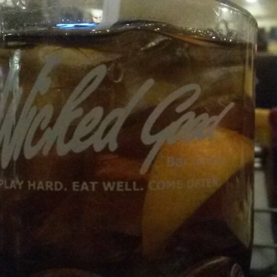 Foto tomada en Wicked Good Bar &amp; Grill  por Bob J. el 2/20/2014