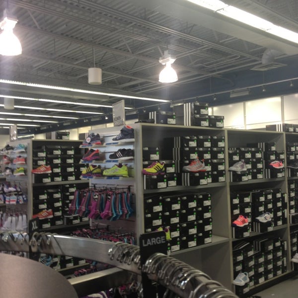 adidas Factory Outlet - 2 tips