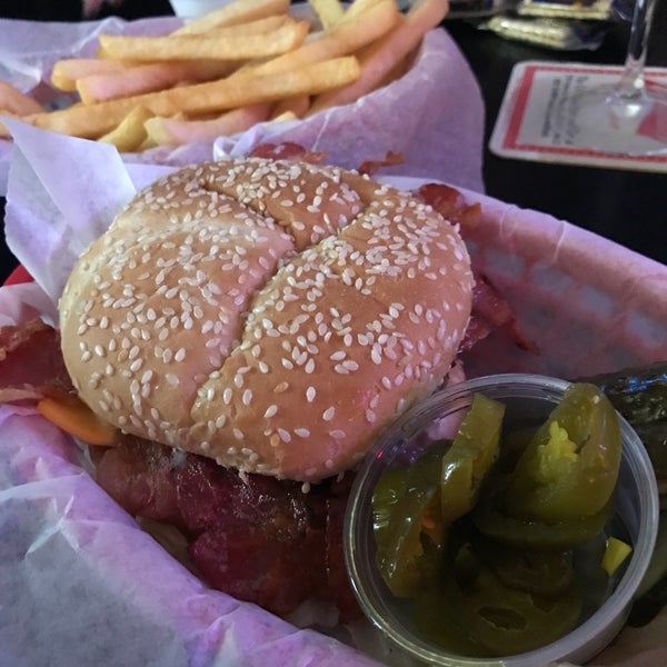 Oval Office Pub & Grub American Restaurant