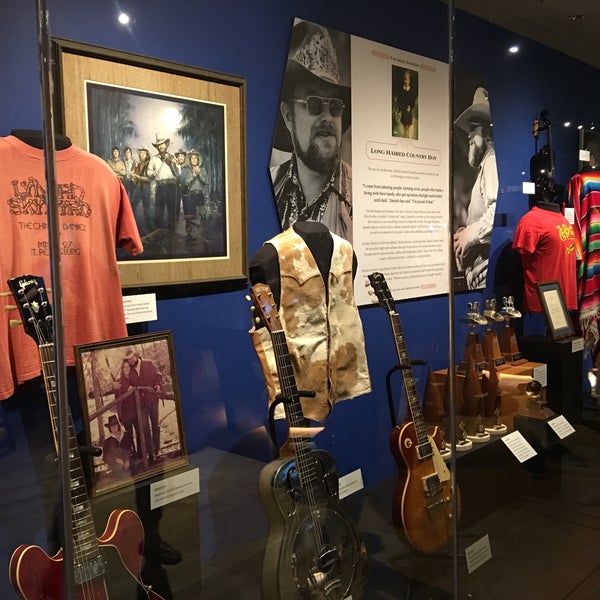 Das Foto wurde bei Country Music Hall of Fame &amp; Museum von Chad D. am 9/3/2017 aufgenommen