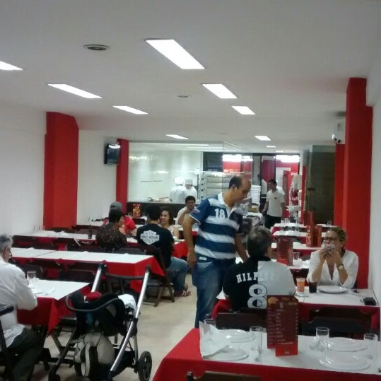 6/17/2014에 DOUGLAS M.님이 Casa da Pizza에서 찍은 사진