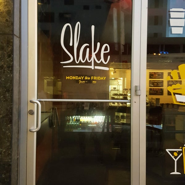 9/7/2016 tarihinde Rachie R.ziyaretçi tarafından Slake Cafe &amp; Bar'de çekilen fotoğraf