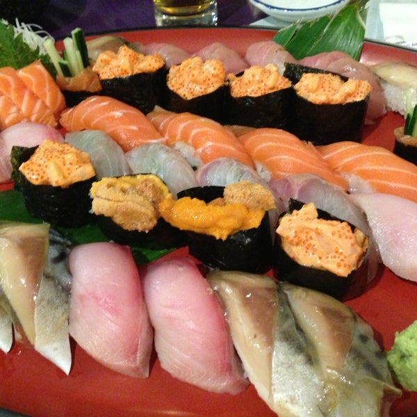 รูปภาพถ่ายที่ Shiki Japanese Restaurant โดย Sarah S. เมื่อ 1/21/2013