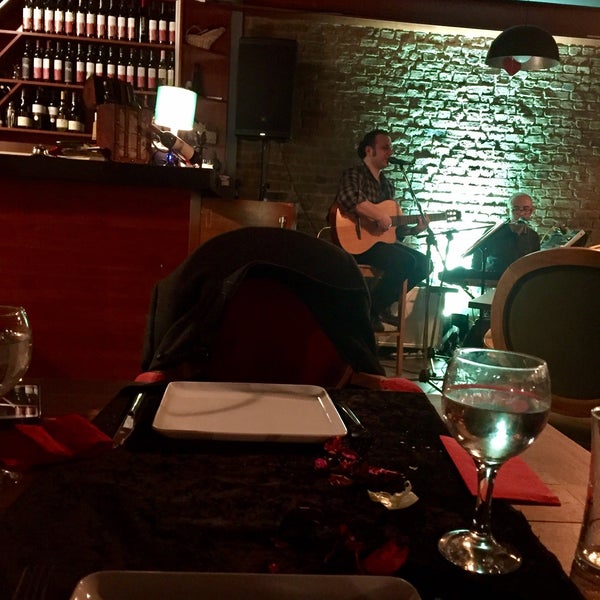 2/11/2017에 Büşra Ö.님이 Cosy Wine &amp; Dine에서 찍은 사진