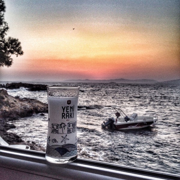 รูปภาพถ่ายที่ Rainbow Bay Özdere / Beach Hotel Restaurant โดย Koray M. เมื่อ 7/27/2016