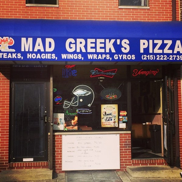 Das Foto wurde bei Mad Greeks Pizza &amp; Take-Out Beer von Alexander T. am 10/14/2014 aufgenommen