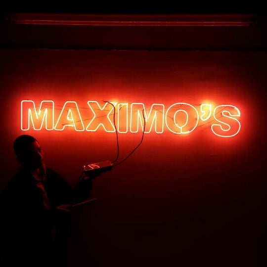 Photo taken at Maximo&#39;s Pizza by Alejandro P. on 2/6/2016