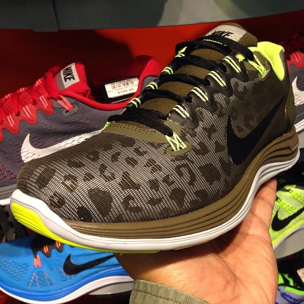 Champs Sports Sporting Goods Shop Champs Sports Sporting Goods Shop