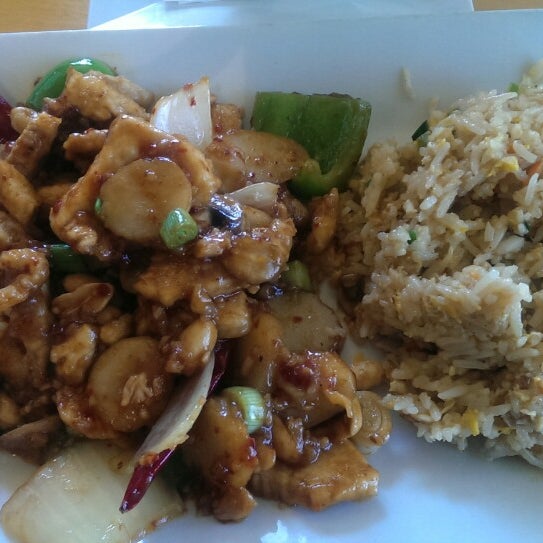 Photo taken at Shu Shu&#39;s Asian Cuisine by Dee A. on 4/15/2014