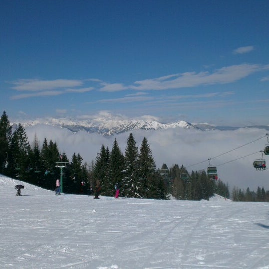 Foto diambil di Ski Center Cerkno oleh Dušan O. pada 2/16/2013