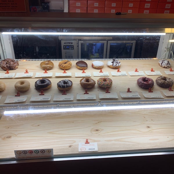 Foto tirada no(a) Sugar Shack Donuts &amp; Coffee por Lee H. em 5/7/2019