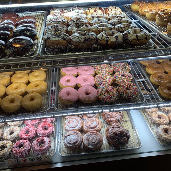 3/13/2019 tarihinde Lee H.ziyaretçi tarafından Sugar Shack Donuts &amp; Coffee'de çekilen fotoğraf