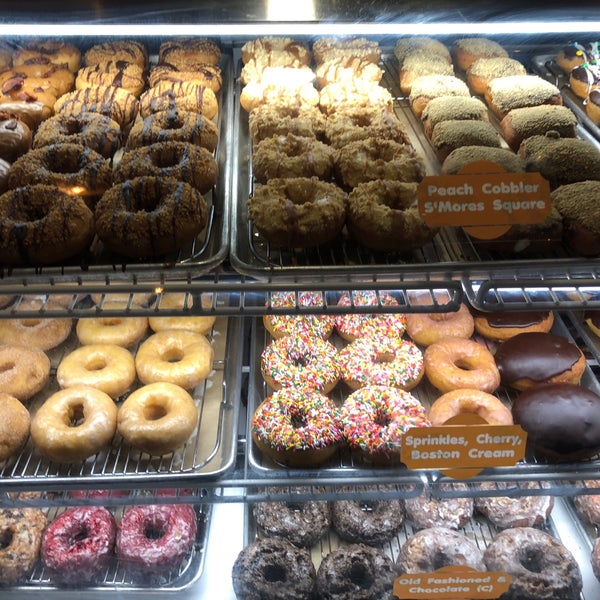 8/28/2018 tarihinde Lee H.ziyaretçi tarafından Sugar Shack Donuts &amp; Coffee'de çekilen fotoğraf