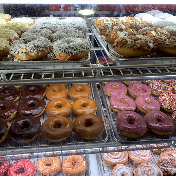4/10/2019 tarihinde Lee H.ziyaretçi tarafından Sugar Shack Donuts &amp; Coffee'de çekilen fotoğraf