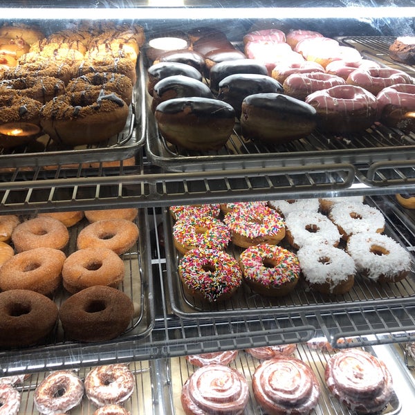 Foto diambil di Sugar Shack Donuts &amp; Coffee oleh Lee H. pada 2/26/2019