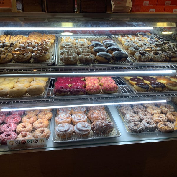 4/30/2019 tarihinde Lee H.ziyaretçi tarafından Sugar Shack Donuts &amp; Coffee'de çekilen fotoğraf