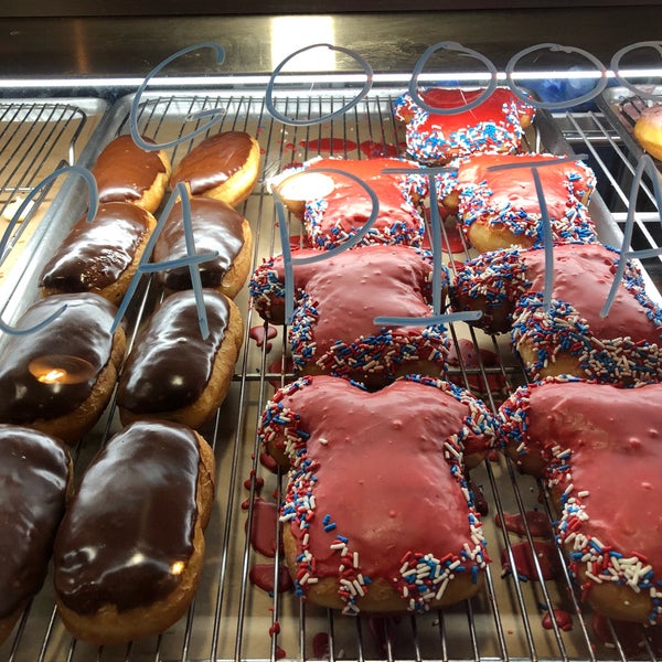5/15/2018에 Lee H.님이 Sugar Shack Donuts &amp; Coffee에서 찍은 사진