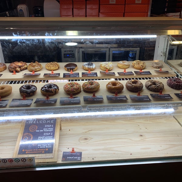 7/16/2019 tarihinde Lee H.ziyaretçi tarafından Sugar Shack Donuts &amp; Coffee'de çekilen fotoğraf