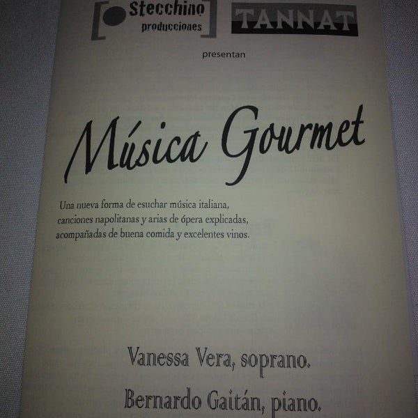 Foto tirada no(a) TANNAT Cocina Mediterránea &amp; Terraza Martini por Alejandra G. em 11/8/2014