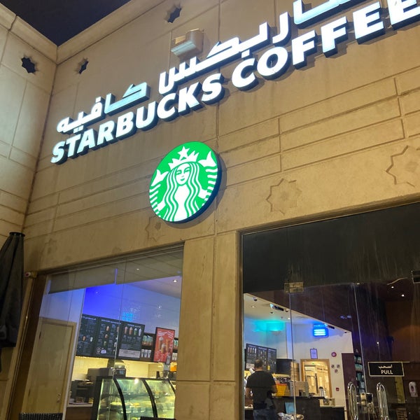 Foto tomada en Starbucks  por Froilan M. el 10/23/2021